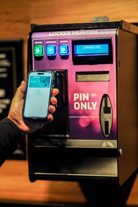 Wisselautomaat met contactloze betaling voor munten en tokens